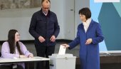 OVO JE SUPRUGA NOVOG KANCELARA NEMAČKE: U braku 44 godina, a o njoj se jako malo zna OVO JE SUPRUGA NOVOG KANCELARA NEMAČKE: U braku 44 godina, a o njoj se jako malo zna