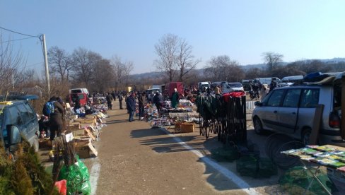 OD UMETNIČKIH SLIKA SVE DO SPOMENIKA: Požarevljani tri dana nedeljno i zimi i leti pazare na otvorenom OD UMETNIČKIH SLIKA SVE DO SPOMENIKA: Požarevljani tri dana nedeljno i zimi i leti pazare na otvorenom