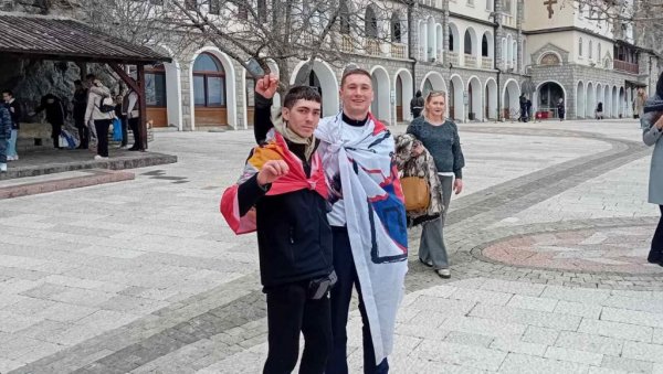 ПРЕШЛИ ВИШЕ ОД 350 КИЛОМЕТАРА ДА СЕ ПОМОЛЕ ЗА МИУ: Млади Краљевчани успешно окончали хуманитарно ходочашће до Острога ПРЕШЛИ ВИШЕ ОД 350 КИЛОМЕТАРА ДА СЕ ПОМОЛЕ ЗА МИУ: Млади Краљевчани успешно окончали хуманитарно ходочашће до Острога