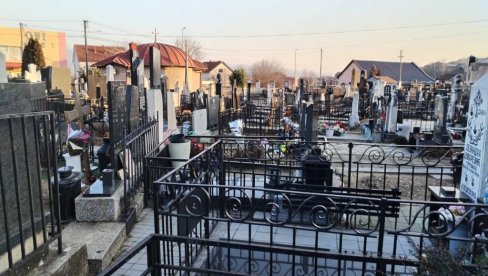 U VEČNOJ KUĆI MOŽE I NA POČEK: Eparhija vranjska i nadležne javne službe brinu o najstarijem groblju u gradu pod Pržarom U VEČNOJ KUĆI MOŽE I NA POČEK: Eparhija vranjska i nadležne javne službe brinu o najstarijem groblju u gradu pod Pržarom