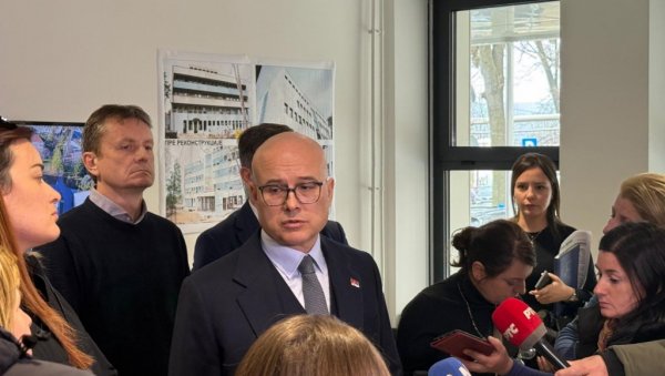 ПРЕМИЈЕР ВУЧЕВИЋ ОБИШАО ДЕЧИЈУ ПОЛИКЛИНИКУ У ЗАЈЕЧАРУ: Све ново- Министарство здравља дало 180 милиона динара за нове инкубаторе ПРЕМИЈЕР ВУЧЕВИЋ ОБИШАО ДЕЧИЈУ ПОЛИКЛИНИКУ У ЗАЈЕЧАРУ: Све ново- Министарство здравља дало 180 милиона динара за нове инкубаторе