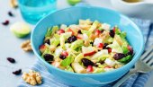 ŠARENA SALATA SA PROKELJOM I JABUKAMA: Kombinacija ukusa koja će vas oduševiti ŠARENA SALATA SA PROKELJOM I JABUKAMA: Kombinacija ukusa koja će vas oduševiti