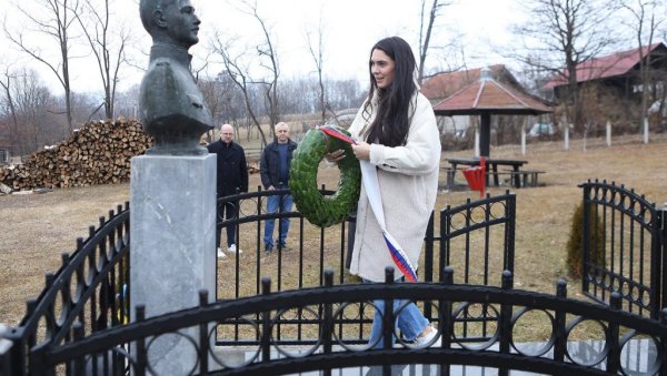 РОЂЕНДАН ОЛИМПИЈСКОГ КОМИТЕТА: Милица Ђуричић положила венац на гроб оснивача ОКС РОЂЕНДАН ОЛИМПИЈСКОГ КОМИТЕТА: Милица Ђуричић положила венац на гроб оснивача ОКС