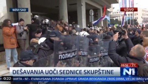 REPORTERKA N1: Uprkos napadima na njih, policija ne koristi pendreke! (VIDEO) REPORTERKA N1: Uprkos napadima na njih, policija ne koristi pendreke! (VIDEO)