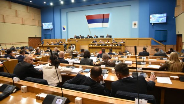 БУРНА ПОЛЕМИКА НА СЕДНИЦИ НАРОДНЕ СКУПШТИНЕ СРПСКЕ: Усред одбране РС тема и цена струје БУРНА ПОЛЕМИКА НА СЕДНИЦИ НАРОДНЕ СКУПШТИНЕ СРПСКЕ: Усред одбране РС тема и цена струје