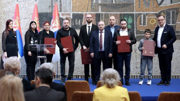 ДОНИРАЊЕ ОРГАНА ЈЕДИНА ШАНСА ЗА ЖИВОТЕ 2.000 ЉУДИ НА ЛИСТАМА ЗА ТРАНСПЛАНТАЦИЈУ ДОНИРАЊЕ ОРГАНА ЈЕДИНА ШАНСА ЗА ЖИВОТЕ 2.000 ЉУДИ НА ЛИСТАМА ЗА ТРАНСПЛАНТАЦИЈУ