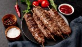 ZA DANAŠNJI RUČAK PROBAJTE NEŠTO DRUGAČIJE: Kebab, turski specijalitet koji će vas oduševiti (VIDEO) ZA DANAŠNJI RUČAK PROBAJTE NEŠTO DRUGAČIJE: Kebab, turski specijalitet koji će vas oduševiti (VIDEO)