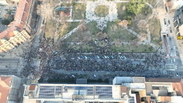 ПРОТЕСТ У НЕМАЊИНОЈ: Свега 5.600 људи у пику (ФОТО) ПРОТЕСТ У НЕМАЊИНОЈ: Свега 5.600 људи у пику (ФОТО)