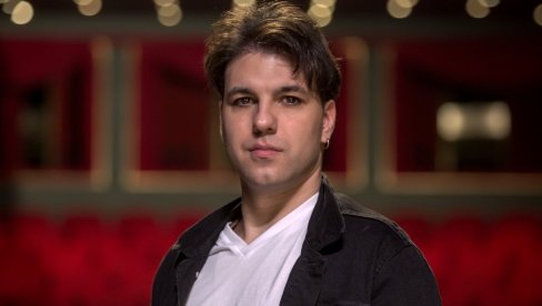 АРСЕНИЈЕ ТУБИЋ У УЛОЗИ ЏЕРИЈА: Промене у најдуговечнијем мјузиклу Позоришта на Теразијама Неки то воле вруће АРСЕНИЈЕ ТУБИЋ У УЛОЗИ ЏЕРИЈА: Промене у најдуговечнијем мјузиклу Позоришта на Теразијама Неки то воле вруће