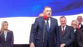 НЕ МОЖЕ НАМ НИКО НИШТА: Додик запевао на народном митингу у Бањалуци (ВИДЕО) НЕ МОЖЕ НАМ НИКО НИШТА: Додик запевао на народном митингу у Бањалуци (ВИДЕО)