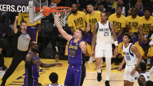 KAKVA SUROVA OSVETA! Luka Dončić prvi put igrao protiv Dalasa i to kako... (VIDEO) KAKVA SUROVA OSVETA! Luka Dončić prvi put igrao protiv Dalasa i to kako... (VIDEO)