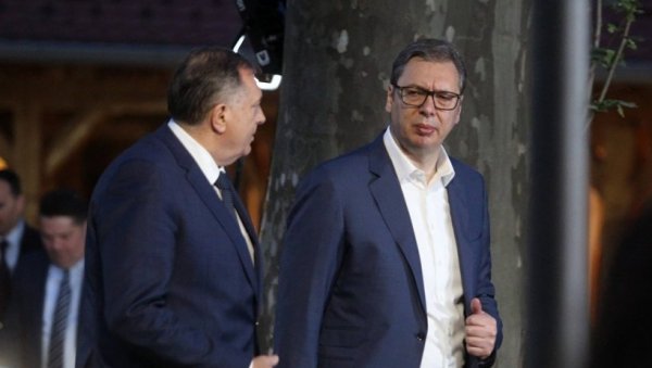 ВУЧИЋ ИДЕ У БАЊАЛУКУ: Очекује се да председник Србије стигне око 19 часова ВУЧИЋ ИДЕ У БАЊАЛУКУ: Очекује се да председник Србије стигне око 19 часова