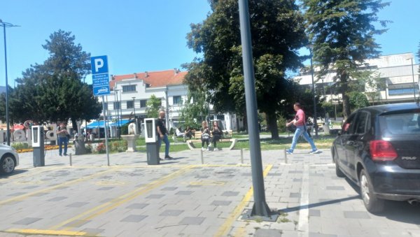 СТИЖУ ЛЕД СИЈАЛИЦЕ: Замена јавне расвете у Бијељини СТИЖУ ЛЕД СИЈАЛИЦЕ: Замена јавне расвете у Бијељини