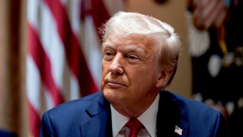 БИВШИ ОБАВЕШТАЈАЦ УПОЗОРАВА Трамп води Америку врло опасним путем