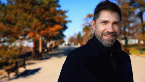 POEZIJA RADOSTI: Muzičko-poetski program glumca Nebojše Milovnovića u Kraljevu POEZIJA RADOSTI: Muzičko-poetski program glumca Nebojše Milovnovića u Kraljevu