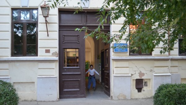 РЕШАВАЈУ ПИТАЊЕ ФИСКУЛТУРНЕ САЛЕ: Школа у Гудурици добила нови котао РЕШАВАЈУ ПИТАЊЕ ФИСКУЛТУРНЕ САЛЕ: Школа у Гудурици добила нови котао