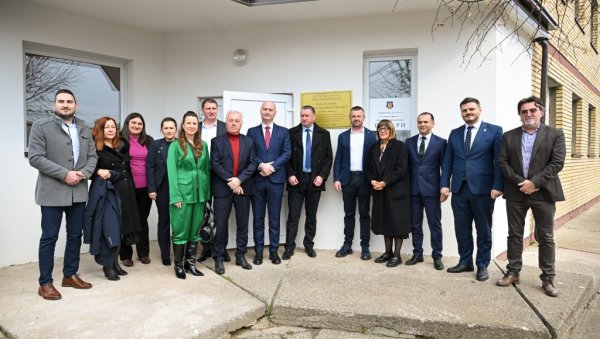 СВЕ ШТО БОЛИ ВАС, БОЛНО ЈЕ И ЗА НАС: Маја Гојковић у посети Општини Шамац у Републици Српској (ФОТО) СВЕ ШТО БОЛИ ВАС, БОЛНО ЈЕ И ЗА НАС: Маја Гојковић у посети Општини Шамац у Републици Српској (ФОТО)
