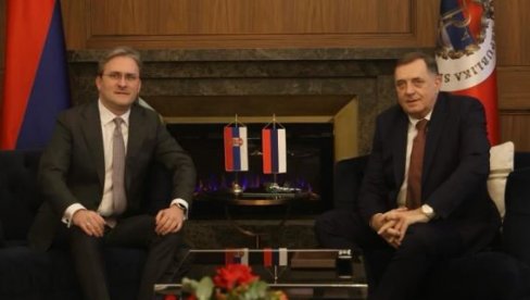 SELAKOVIĆ U BANJALUCI: Došao sam da pružim jasnu podršku predsedniku Dodiku SELAKOVIĆ U BANJALUCI: Došao sam da pružim jasnu podršku predsedniku Dodiku