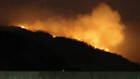 VATRA ZAHVATILA 84 KUĆE: Stravičan požar, ima mrtvih (FOTO/VIDEO) VATRA ZAHVATILA 84 KUĆE: Stravičan požar, ima mrtvih (FOTO/VIDEO)