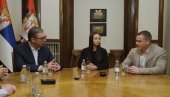 STUDENTI POSETILI VUČIĆA NA RADNOM MESTU: Predsednik objavio video na Fejsbuku (VIDEO) STUDENTI POSETILI VUČIĆA NA RADNOM MESTU: Predsednik objavio video na Fejsbuku (VIDEO)