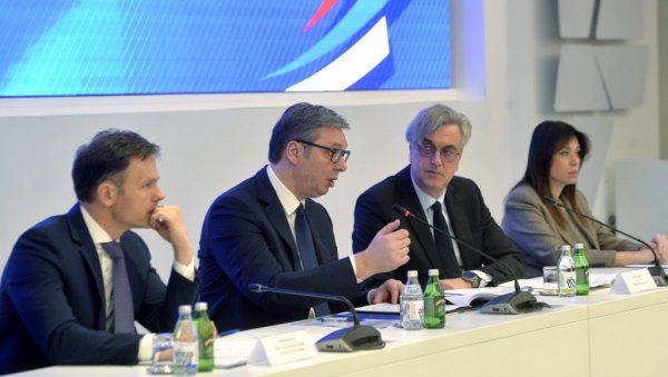 У ПРОСЕЧНОЈ НЕТО ЗАРАДИ СМО СУСТИГЛИ БУГАРСКУ Вучић са привредницима у ПКС (ВИДЕО) У ПРОСЕЧНОЈ НЕТО ЗАРАДИ СМО СУСТИГЛИ БУГАРСКУ Вучић са привредницима у ПКС (ВИДЕО)