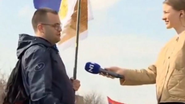 СТУДЕНТ ЗАХВАЛАН ПОЛИЦИЈИ: Штите их од незадовољног народа који хоће да их линчује (ВИДЕО) СТУДЕНТ ЗАХВАЛАН ПОЛИЦИЈИ: Штите их од незадовољног народа који хоће да их линчује (ВИДЕО)