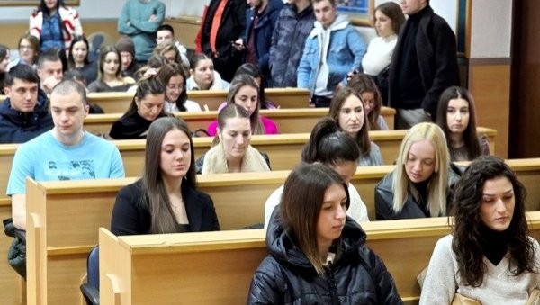 ПОДЕЛА 156 СТИПЕНДИЈА: Град Зворник подстиче знање ПОДЕЛА 156 СТИПЕНДИЈА: Град Зворник подстиче знање