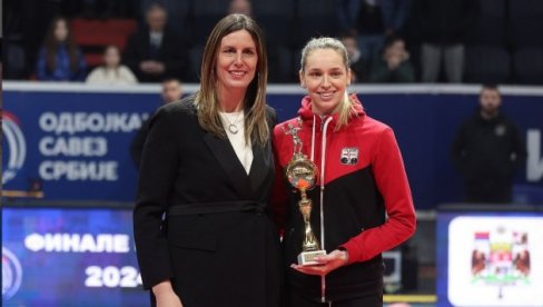 ŽELIMO I TREĆU KRUNU: Nevena Sajić, odbojkašica TENT presrećna zbog osvojenog Kupa i MVP priznanja ŽELIMO I TREĆU KRUNU: Nevena Sajić, odbojkašica TENT presrećna zbog osvojenog Kupa i MVP priznanja