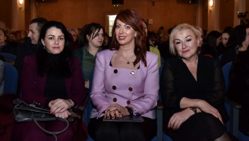OMAŽ EMILIJI POPOVIĆ: Manifestacija „Svet žena u Loznici OMAŽ EMILIJI POPOVIĆ: Manifestacija „Svet žena u Loznici