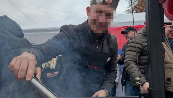 ЕВО КО МАНИПУЛИШЕ СТУДЕНТИМА У НИШУ: Партијски лидери пумпају господски- у кафани, док ин дис ситујејшн пече пљескавице ЕВО КО МАНИПУЛИШЕ СТУДЕНТИМА У НИШУ: Партијски лидери пумпају господски- у кафани, док ин дис ситујејшн пече пљескавице