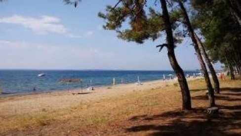 ŠTO NE BISTE IZNAJMILI KUĆU U GRČKOJ NA GODINU DANA? Izdaje se nekretnina na 100 metara od plaže, a cena je manja od one koju biste očekiva ŠTO NE BISTE IZNAJMILI KUĆU U GRČKOJ NA GODINU DANA? Izdaje se nekretnina na 100 metara od plaže, a cena je manja od one koju biste očekiva