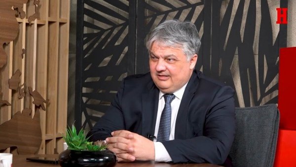 ЛУЧИЋ НА КОПАОНИК БИЗНИС ФОРУМУ: Телеком кључан за дигиталну економију Србије ЛУЧИЋ НА КОПАОНИК БИЗНИС ФОРУМУ: Телеком кључан за дигиталну економију Србије