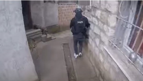 ВЕЛИКА АКЦИЈА ПОЛИЦИЈЕ: Припадници УКП привели 11 особа и запленили 16,5 килограма наркотика (ФОТО/ВИДЕО) ВЕЛИКА АКЦИЈА ПОЛИЦИЈЕ: Припадници УКП привели 11 особа и запленили 16,5 килограма наркотика (ФОТО/ВИДЕО)
