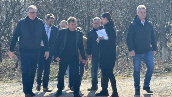 МИНИСТАРСТВА ДЕМАНТУЈУ ТАЈКУНСКЕ МЕДИЈЕ: Возило из пратње председника Вучића није учествовало у саобраћајној несрећи МИНИСТАРСТВА ДЕМАНТУЈУ ТАЈКУНСКЕ МЕДИЈЕ: Возило из пратње председника Вучића није учествовало у саобраћајној несрећи