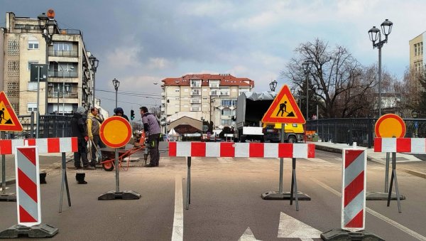 ПОЧЕЛИ РАДОВИ НА ГЛАВНОМ МОСТУ У ПАРАЋИНУ: Саобраћај преусмерен на друге правце (ФОТО) ПОЧЕЛИ РАДОВИ НА ГЛАВНОМ МОСТУ У ПАРАЋИНУ: Саобраћај преусмерен на друге правце (ФОТО)