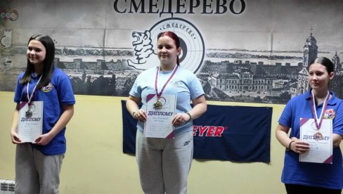 MEDALJE ZA PARAĆINKU ANKU: Uspeh Streljačkog kluba „SFS Borac“ u Smederevu MEDALJE ZA PARAĆINKU ANKU: Uspeh Streljačkog kluba „SFS Borac“ u Smederevu