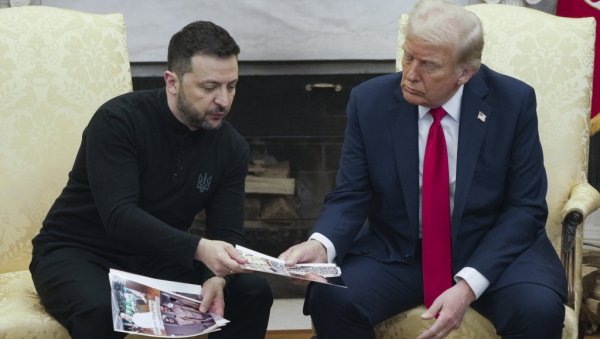 ЗЕЛЕНСКИ НАПРАВИО ЈОШ ЈЕДАН СКАНДАЛ У БЕЛОЈ КУЋИ: Председник Украјине поклонио Трампу нешто нечувено! ЗЕЛЕНСКИ НАПРАВИО ЈОШ ЈЕДАН СКАНДАЛ У БЕЛОЈ КУЋИ: Председник Украјине поклонио Трампу нешто нечувено!