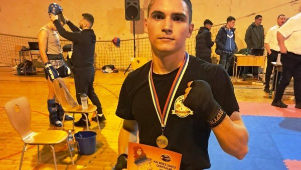 МИЛАН НАЈБОЉИ У КИК ЛАЈТ БОКСУ: Параћинац освојио Првенство централне Србије (ФОТО) МИЛАН НАЈБОЉИ У КИК ЛАЈТ БОКСУ: Параћинац освојио Првенство централне Србије (ФОТО)