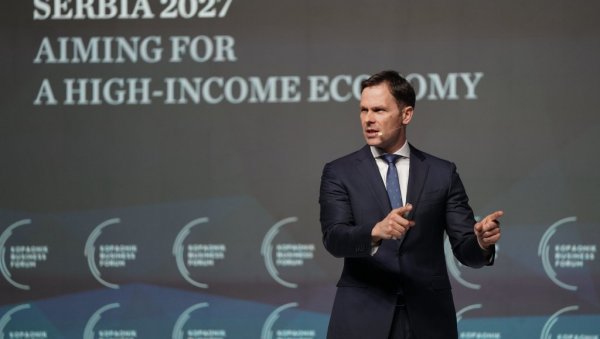 СРБИЈА НЕ СМЕ ДА СТАНЕ Мали на Копаоник бизнис форуму: Настављамо заједно да градимо (ВИДЕО) СРБИЈА НЕ СМЕ ДА СТАНЕ Мали на Копаоник бизнис форуму: Настављамо заједно да градимо (ВИДЕО)