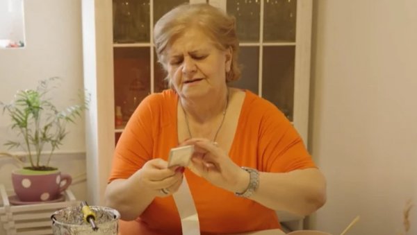 ПЕНЗИОНЕРКА ЉУБИЦА ПОКРЕНУЛА БИЗНИС ЗБОГ ТИК ТОКА: Бизнис јој цвета пред 8. март (ВИДЕО) ПЕНЗИОНЕРКА ЉУБИЦА ПОКРЕНУЛА БИЗНИС ЗБОГ ТИК ТОКА: Бизнис јој цвета пред 8. март (ВИДЕО)