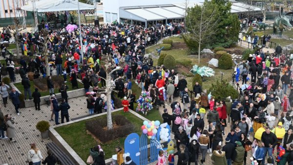 ОДРЖАНЕ БЕЛЕ ПОКЛАДЕ: У Свилајнцу се окупило рекордних 2.000 људи (ФОТО) ОДРЖАНЕ БЕЛЕ ПОКЛАДЕ: У Свилајнцу се окупило рекордних 2.000 људи (ФОТО)