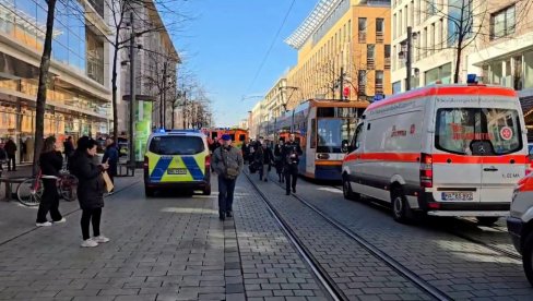 FORDOM KOSIO POSETIOCE KARNEVALA: Novi detalji tragedije u nemačkom gradu Manhajmu (FOTO) FORDOM KOSIO POSETIOCE KARNEVALA: Novi detalji tragedije u nemačkom gradu Manhajmu (FOTO)
