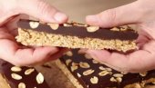 ČOKOLADNI DESERT, BEZ BRAŠNA I ŠEĆERA: Sa samo 5 sastojaka i 10 minuta vremena imaćete zdravu užinu ČOKOLADNI DESERT, BEZ BRAŠNA I ŠEĆERA: Sa samo 5 sastojaka i 10 minuta vremena imaćete zdravu užinu