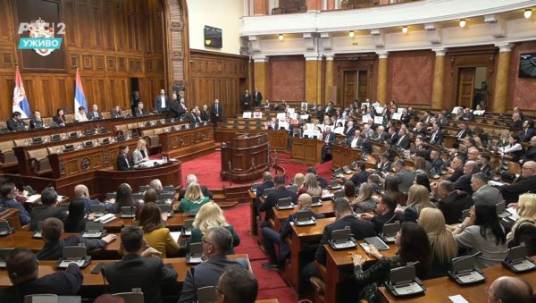 ОПОЗИЦИЈА ПРОТИВ ИСПУЊЕЊА ЧЕТВРТОГ ЗАХТЕВА СТУДЕНАТА: Нису гласали да се закон стави на дневни ред Скупштине ОПОЗИЦИЈА ПРОТИВ ИСПУЊЕЊА ЧЕТВРТОГ ЗАХТЕВА СТУДЕНАТА: Нису гласали да се закон стави на дневни ред Скупштине