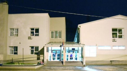 SALA SAMO ZA NIŽE RAZREDE: Deo đaka OŠ Dragojlo Dudić časove fizičkog ima u iznajmljenom sportskom centru SALA SAMO ZA NIŽE RAZREDE: Deo đaka OŠ Dragojlo Dudić časove fizičkog ima u iznajmljenom sportskom centru