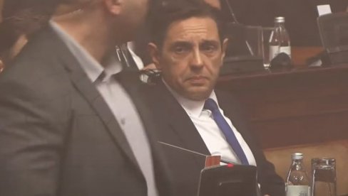 VULIN REAGOVAO NA SKANDALOZNO PONAŠANJE PRONATOVSKE OPOZICIJE: Sa jajima ne znaju šta bi, ali umeju da duvaju VULIN REAGOVAO NA SKANDALOZNO PONAŠANJE PRONATOVSKE OPOZICIJE: Sa jajima ne znaju šta bi, ali umeju da duvaju