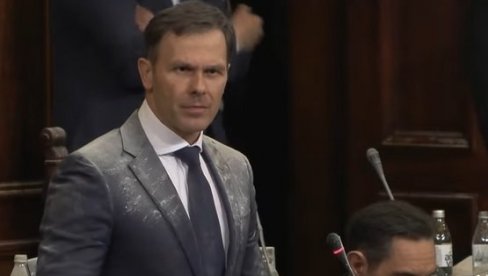 MINISTRA MALOG DIMNOM BOMBOM POGODILA JELENA JERENIĆ IZ ZELENO-LEVOG FRONTA: Bez obzira na napad nastavio da se bori za građane MINISTRA MALOG DIMNOM BOMBOM POGODILA JELENA JERENIĆ IZ ZELENO-LEVOG FRONTA: Bez obzira na napad nastavio da se bori za građane