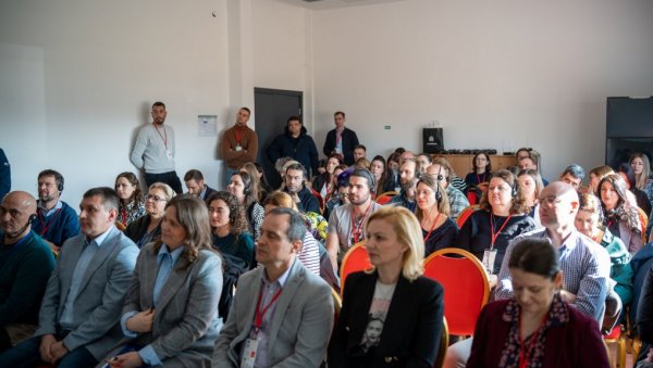 НОВИ САД КОНСТАНТНО ПОВЕЋАВА ЗЕЛЕНЕ ПОВРШИНЕ: Протеклих 12 година на подручју града посађено више од 67.000 стабала НОВИ САД КОНСТАНТНО ПОВЕЋАВА ЗЕЛЕНЕ ПОВРШИНЕ: Протеклих 12 година на подручју града посађено више од 67.000 стабала