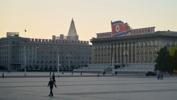 БРИТАНСКИ ТУРИСТИ ПРВИ ПУТ У СЕВЕРНОЈ КОРЕЈИ НАКОН ПЕТ ГОДИНА: Ево и како изгледа (ВИДЕО) БРИТАНСКИ ТУРИСТИ ПРВИ ПУТ У СЕВЕРНОЈ КОРЕЈИ НАКОН ПЕТ ГОДИНА: Ево и како изгледа (ВИДЕО)