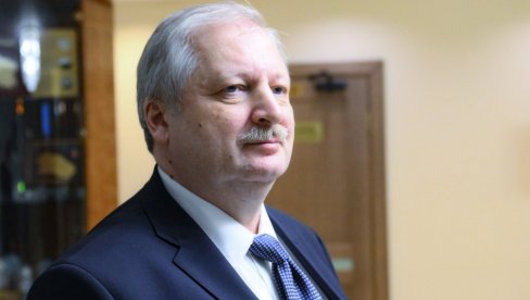 DARČIJEV PUTUJE U VAŠINGTON: Dogovor Putina i Trampa na delu DARČIJEV PUTUJE U VAŠINGTON: Dogovor Putina i Trampa na delu